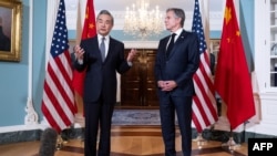 美國國務卿布林肯在美國國務院會見到訪的中國外交部長王毅。（2023年10月26日）