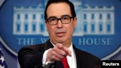 美國財長努欽在白宮的一次例行記者會上(資料照片)