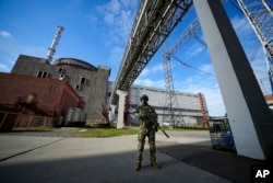 资料照：俄罗斯部队控制下的扎波罗热核电站