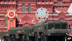 世界反法西斯战争胜利70周年俄罗斯在莫斯科红场展示其洲际弹道导弹。（资料照）