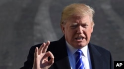 川普總統星期六離開白宮前往大衛營前對記者講話