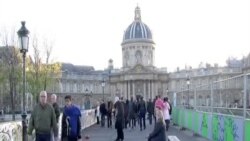 外國遊客力挺巴黎