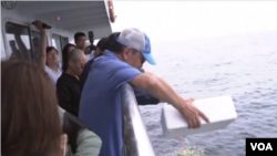 劉曉波家人海葬劉曉波（視頻截圖）