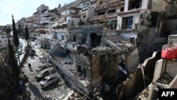 نیروهای امنیتی سوری محل حملهٔ هوایی اسراییل را بررسی کردند 