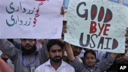 巴基斯坦學生週三進行示威﹐抗議北約空襲導致平民死傷﹐巴基斯坦宣佈不參加下星期有關阿富汗的國際會議。