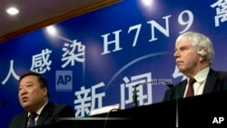 中國政府負責H7N9禽流感疫情防控事務的負責人梁萬年與世界衛生組織在中國的首席代表邁克爾‧奧利里