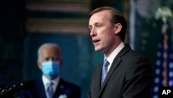 拜登提名為國家安全顧問的傑克.薩利文(Jake Sullivan) 2020年11月24日在德拉瓦州與拜登同台。