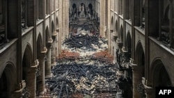 一场大火摧毁了巴黎圣母院。(2019年4月16日)