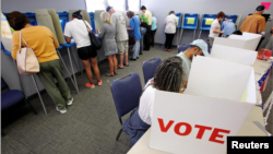 2016年10月20日美國北卡羅來納州開始早期投票。