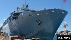 英國皇家海軍“海神之子”號軍艦駛過“西沙群島”前先訪問日本橫須賀港美國海軍基地（美國海軍照片）