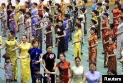 杭州人穿旗袍，参加创造各地人同时穿旗袍的人数世界纪录（2015年5月16日）