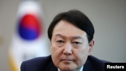 韩国总统尹锡悦启程前往美国之前接受路透社专访。（路透社2023年4月20日）