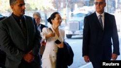 中国和加拿大因为“孟晚舟事件”，自2018年起陷入紧张关系。图为孟晚舟前往加拿大温哥华一家法庭继续出席庭审。（2019年9月30日）