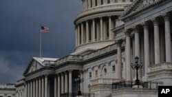 資料照片:陰雨下的國會大廈。 (2020年8月3日)