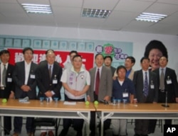 徐文立等一行人拜访高雄民进党陈菊竞选总部