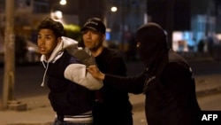 突尼斯安全部隊1月10號逮捕抗議者