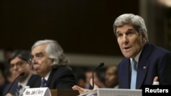 美國國務卿克里星期四在國會參議院外交委員會一次充滿爭議的聽證會上大力推動伊核協議。