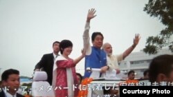 日本首相官邸週四公開了安倍在印度兩天來到處受歡迎的錄像。 （美國之音駐東京特約記者歌籃提供）