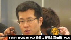 台灣執政黨民進黨立委羅致政 (美國之音張永泰拍攝)