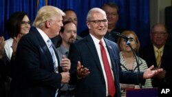 共和黨眾議員凱文克雷默(右)與川普資料照。