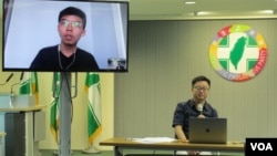 香港眾志秘書長黃之鋒與台灣民進黨秘書長羅文嘉2019年7月1日透過視訊進行對談 （美國之音張永泰）