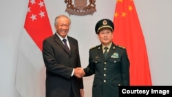 新加坡國防部長黃永宏2019年5月29日會見到訪的中國防長魏鳳和（新加坡國防部照片）