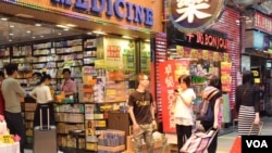 香港主要購物區旺角近日仍有不少中國遊客前往購物 (美國之音湯惠芸拍攝)
