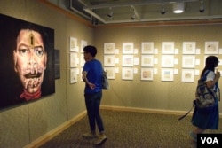 在香港中文大學舉行的西藏電影文化節展覽。(美國之音湯惠芸)