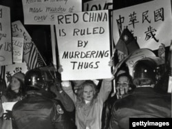 美国民众在卡特家乡亚特兰大抗议邓小平访美 (Getty Images)