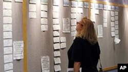 美國勞工部星期四公佈失業人數上昇(資料圖片)