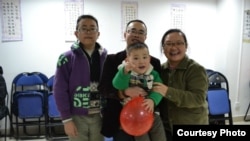 贵阳活石教会的仰华牧师一家（资料图，活石教会成员提供）