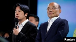 台灣行政院長蘇貞昌（圖右）