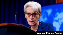 资料照：美国常务副国务卿谢尔曼在国务院简报会上 （2021年4月18日） 