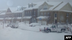 铲雪车在华盛顿的街头忙碌