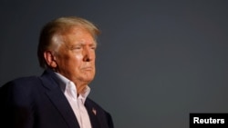 美國前總統在亞利桑那州舉行支持者大會。