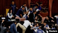 台灣立法院審議"國會改革"相關法案，朝野立委大打出手，共6名立委受傷送醫。 （路透社）