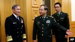 美国海军上将哈里斯在北京八一大楼会见中国军队总参谋长房峰辉将军（2015年3月11日）