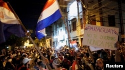 巴拉圭民眾2021年3月9日抗議政府應對新冠疫情不力（路透社）