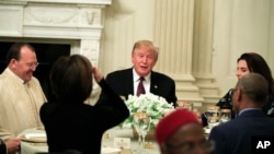 特朗普总统2019年5月14日在白宫与人口多为穆斯林的国家的外交使节共进伊斯兰开斋饭。