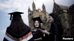 澳大利亞悉尼大學的學生參加畢業典禮。（2020年4月22日）
