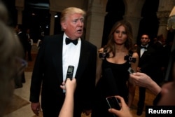 美国候任总统川普接受记者采访。（资料照片）