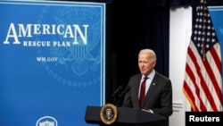 拜登总统2月22日在白宫宣布新冠援助计划中针对小企业的相关改变 （路透社）