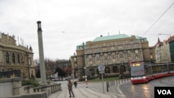 布拉格街头（美国之音白桦）