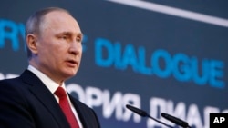 俄羅斯總統普京3月30日在北極國際論壇上講話。