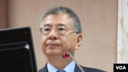 台灣國防部副部長楊念祖在立法院接受質詢(美國之音張永泰拍攝)