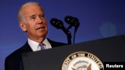 美國副總統拜登星期一在華盛頓智庫新美國安全中心發表演講。