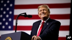 美國總統川普在佛羅里達州坦帕的一個集會上講話。 （2018年7月31日）