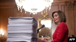 众议院议长佩洛西在国会发表讲话。（2019年12月19日）