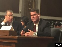 薛瑞福11月16日出席参议院军事委员会确认听证会（美国之音记者李逸华拍摄）