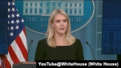 白宫新闻秘书莱维特在例行记者会上讲话。(2025年6月19日)